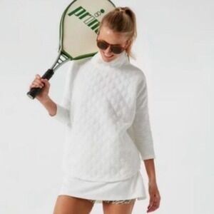 Tuckernuck Sport White Quilted Funnel Neck Top XS/S Diamond Pattern 3/4 Sleeve